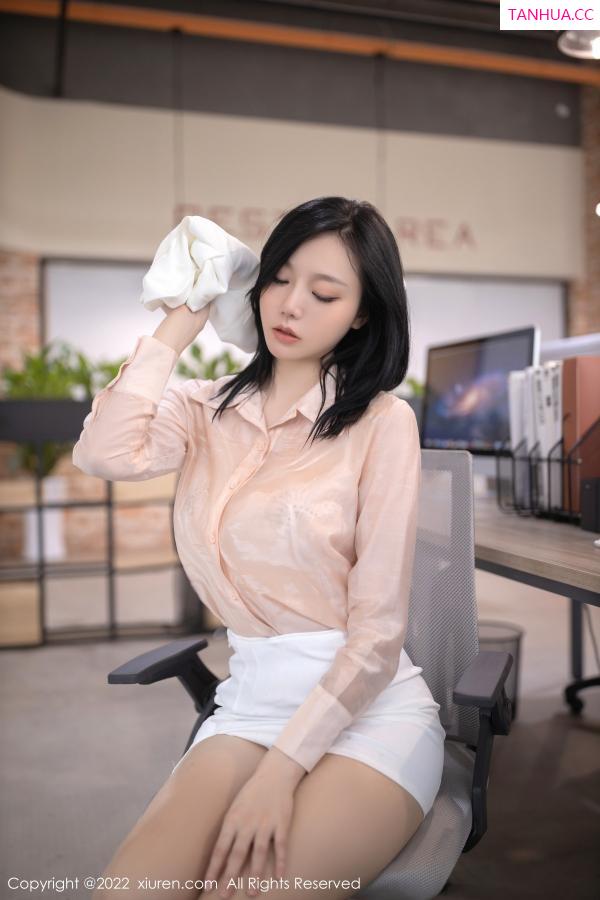 安然Maleah  [XiuRen]高清写真图 2022.12.06 No.5960 安然anran 短裙美腿第27张图片